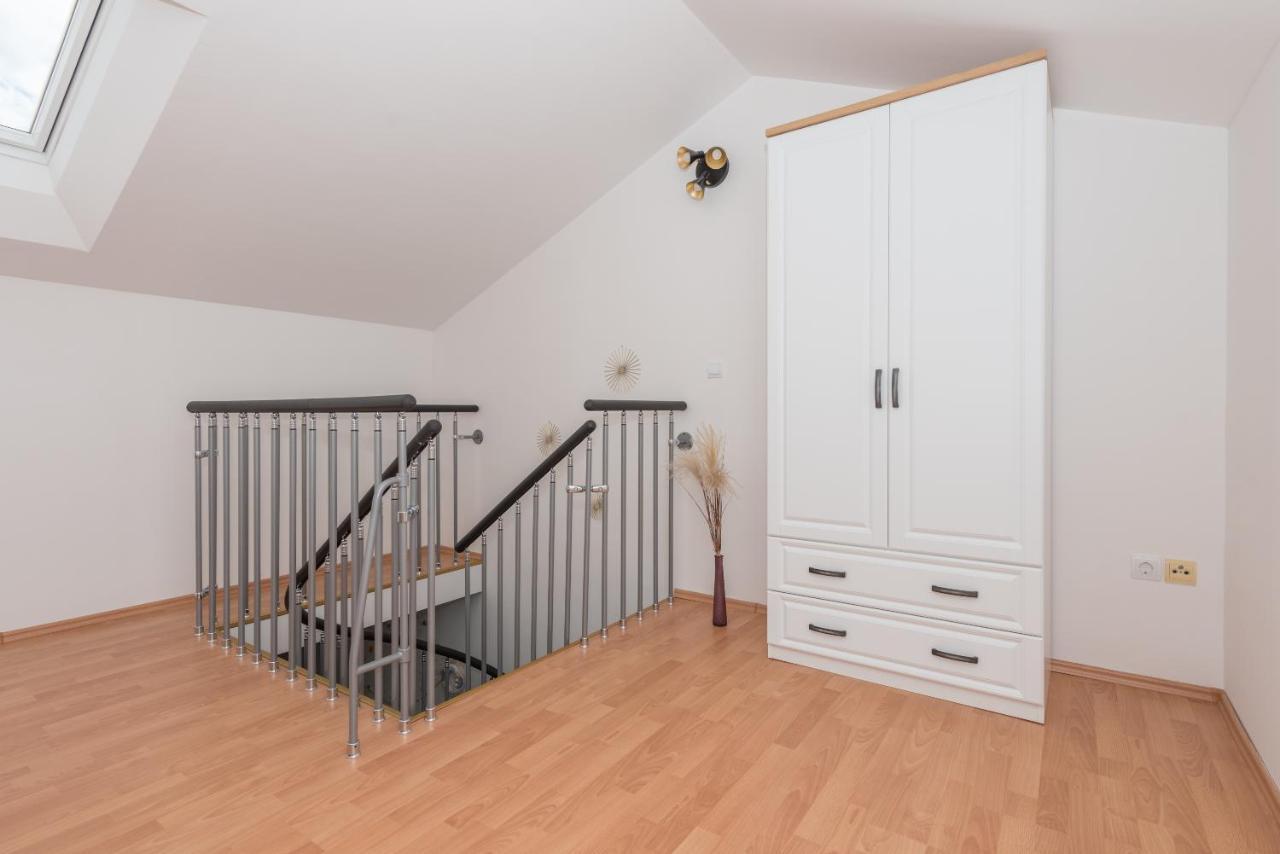 Deluxe 3 Bedroom Apartment With Sea View Baška Voda Εξωτερικό φωτογραφία